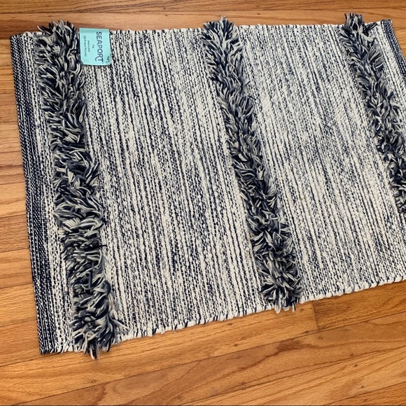 ❌SOLD❌ NWT Blue Textured Fringe Woven Area Rug - Picture 7 of 8